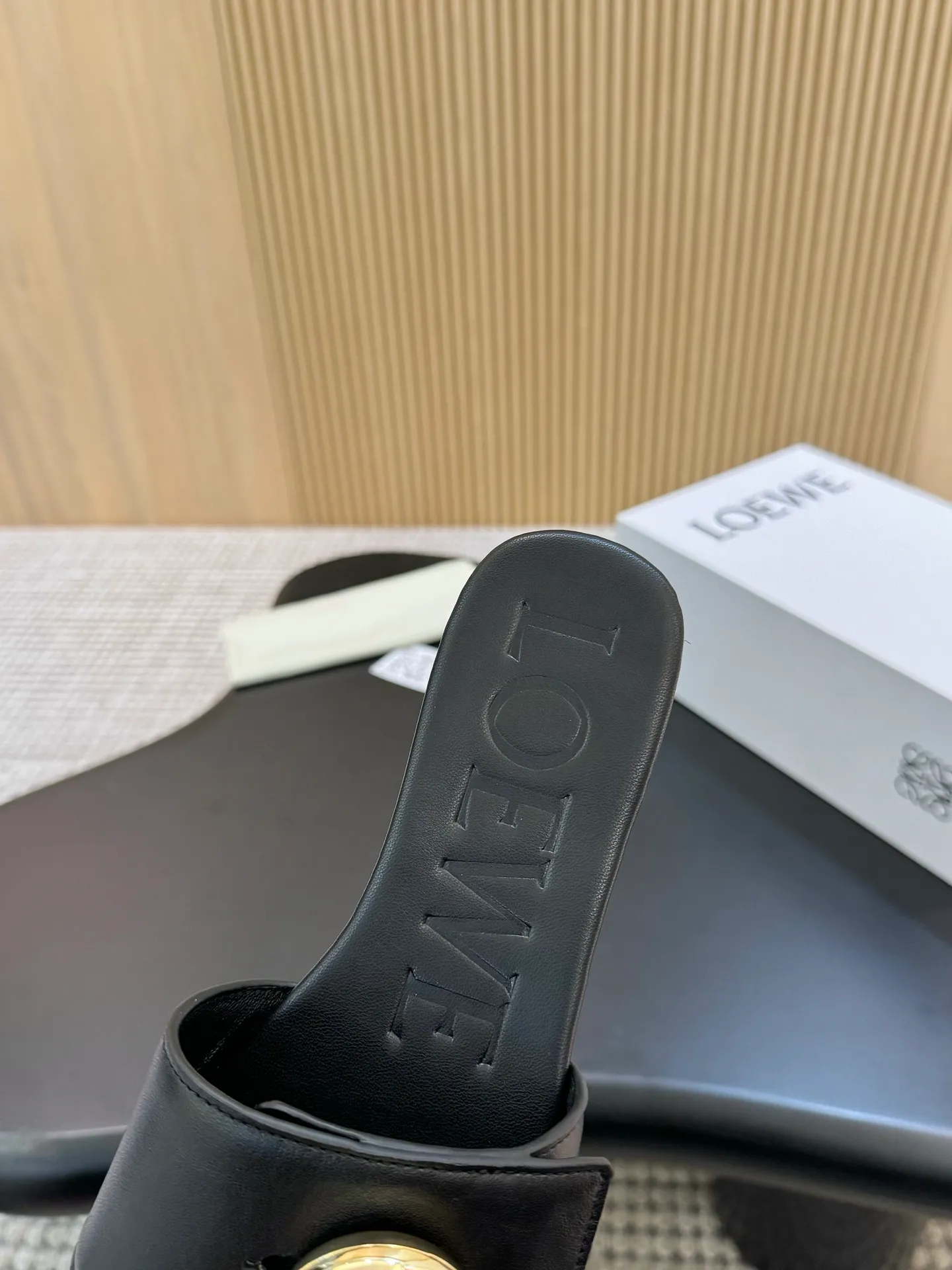 👟👟Ex-factory price 340👟👟 Clamshell box + 10 LOEWE 25th spring and summer new styles, seven colors to choose from. Code number 35-43, genuine leather base plus 40